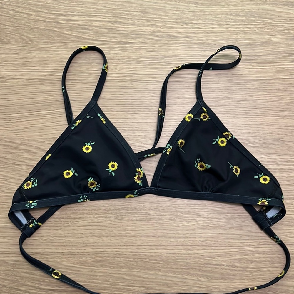 Jolyn Triangle Top Sunflowers